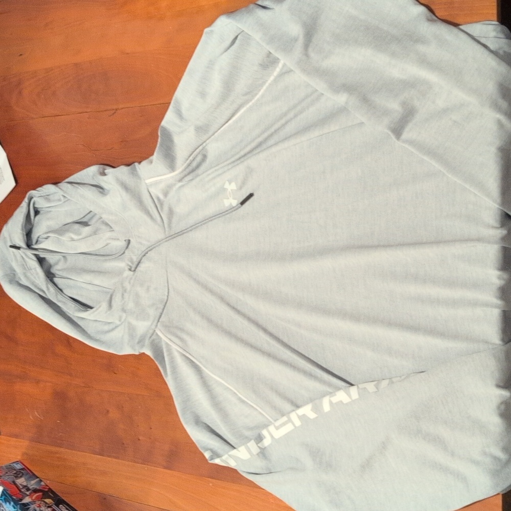 Women’s Under Armour Shirt